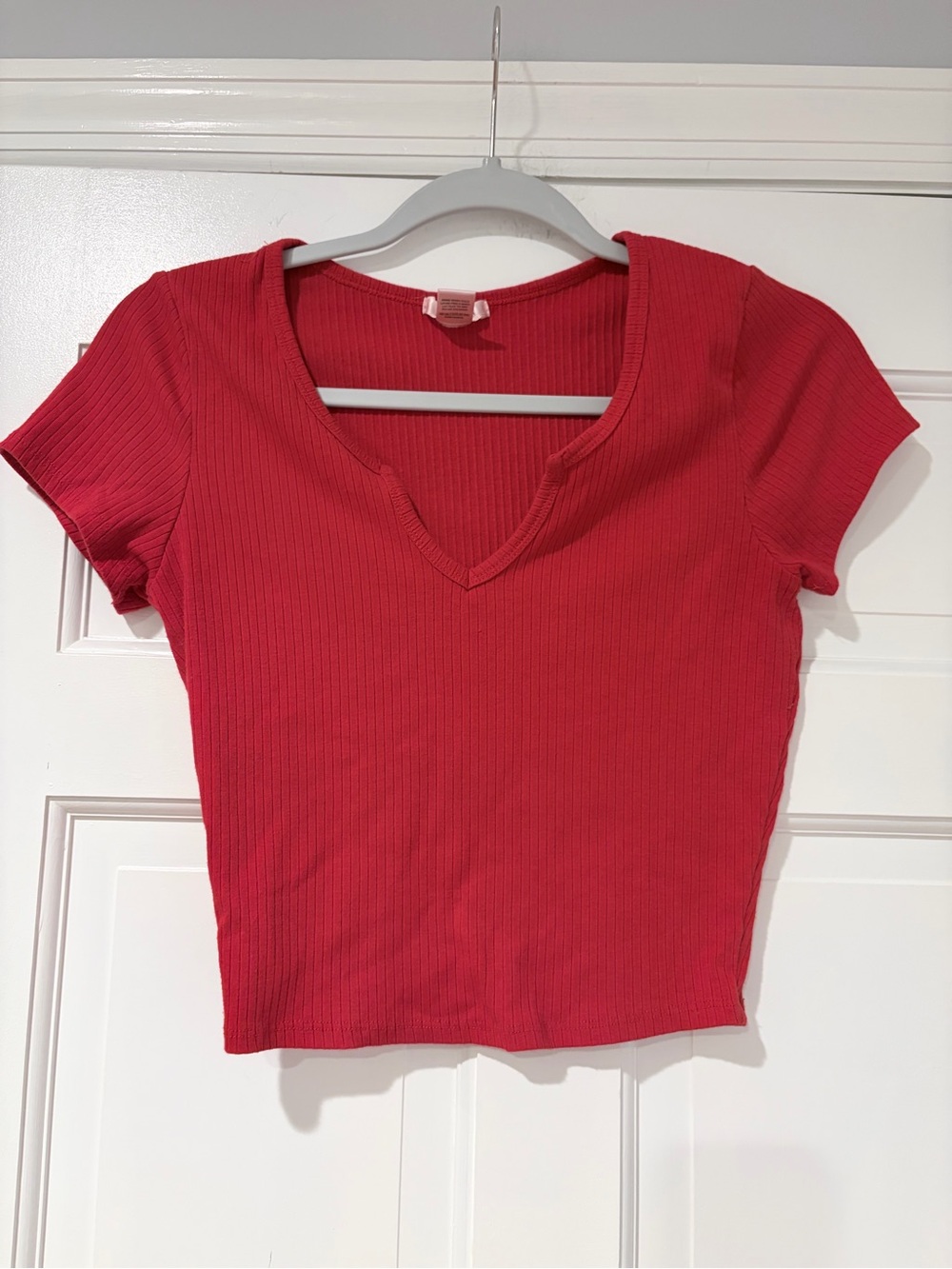 Bozzolo Red Ribbed V-Neck Crop Top